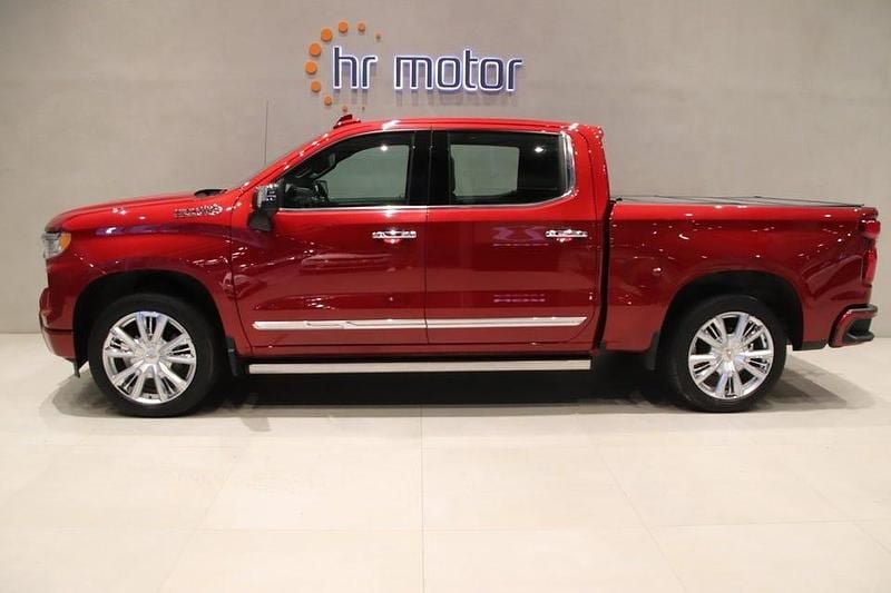 Röd Begagnad 2023 Chevrolet Silverado Pickup | 849 000 kr (Marknadspris) - Bild 1/4