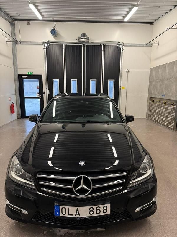 Begagnad 2014 Mercedes C220 AMG Sedan | 138 000 kr (Superpris) - Bild 1/4