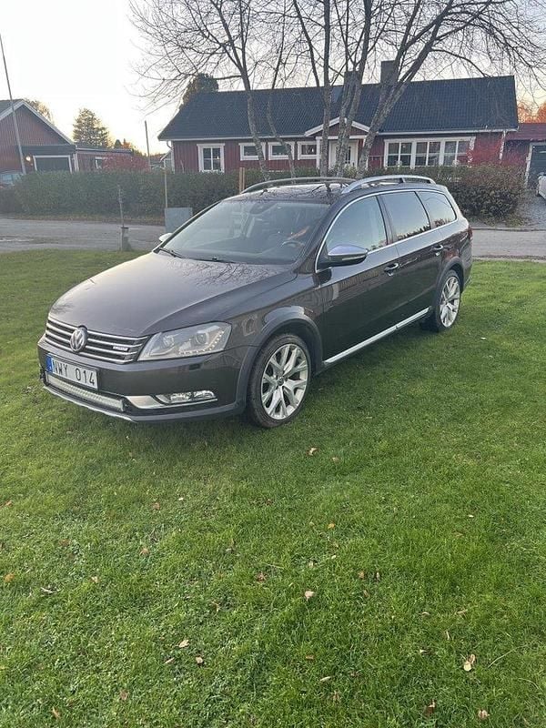 Brun Begagnad 2014 VW Passat Alltrack Kombi | 100 000 kr (Bra pris) - Bild 1/4