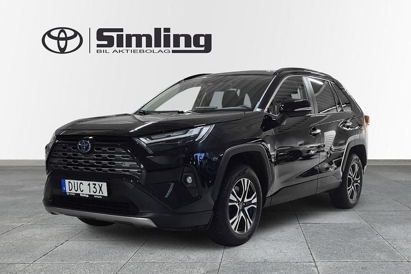 Svart Begagnad 2022 Toyota RAV4 Hybrid Executive SUV | 349 900 kr (Marknadspris) - Bild 1/3