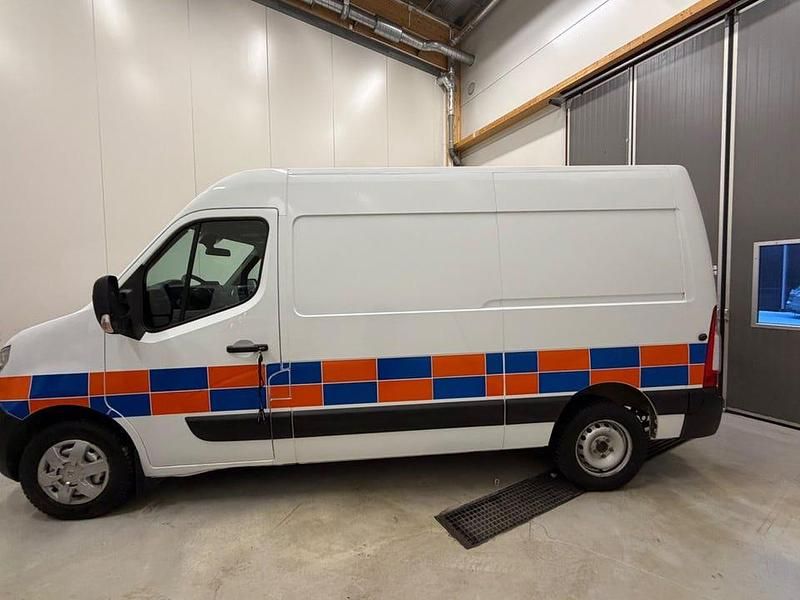 Vit Begagnad 2022 Nissan NV400 Van | 199 000 kr (Superpris) - Bild 1/4