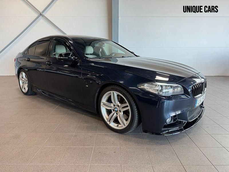Blå Begagnad 2014 BMW 535 M Sport Sedan | 239 900 kr (Lite dyr) - Bild 1/4