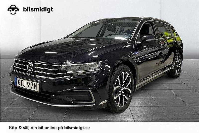 Svart Begagnad 2022 VW Passat GTE Kombi | 259 800 kr (Marknadspris) - Bild 1/3