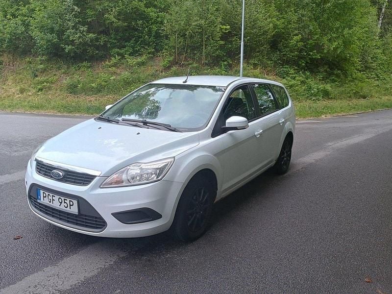 Vit Begagnad 2011 Ford Focus Kombi | 12 500 kr (Superpris) - Bild 1/4