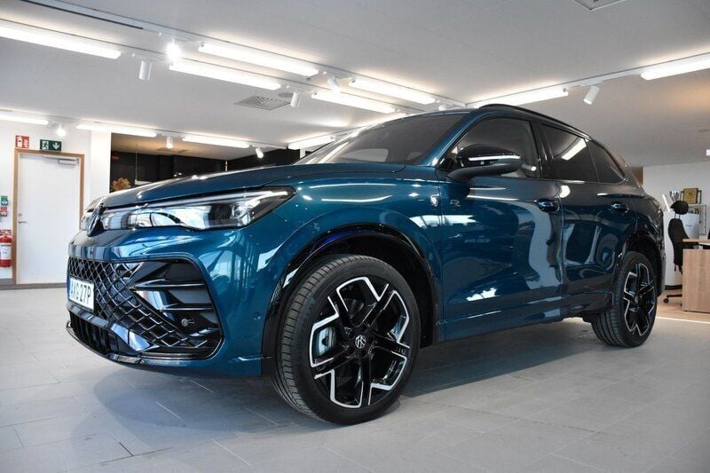 Blå Ny 2024 VW Tiguan R-line SUV | 662 400 kr - Bild 1/4
