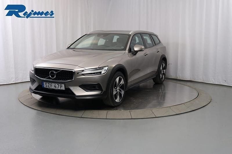 Grå Begagnad 2019 Volvo V60 CC SE Kombi | 269 800 kr (Marknadspris) - Bild 1/4