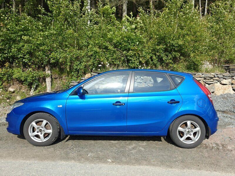 Blå Begagnad 2009 Hyundai i30 Halvkombi | 39 000 kr (Bra pris) - Bild 1/4