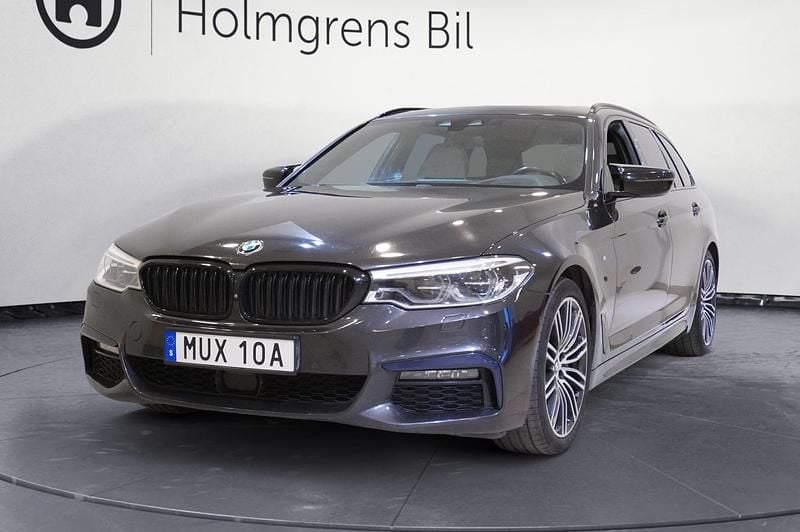 Grå Begagnad 2019 BMW 530 M Sport Kombi | 399 900 kr (Dyr) - Bild 1/4