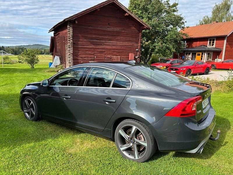 Begagnad Volvo S60 R-Design 181 HK (133 kW) 2015 Sedan