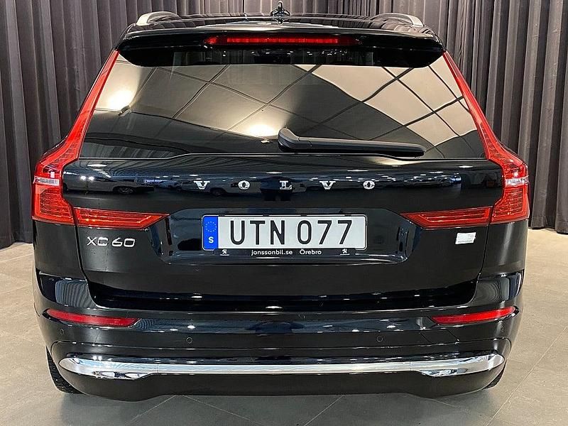 Begagnad Volvo XC60 Momentum 253 HK (186 kW) 2022 Svart SUV
