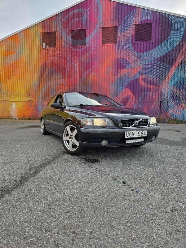 Svart Begagnad 2004 Volvo S60 Sedan | 20 000 kr - Bild 1/4