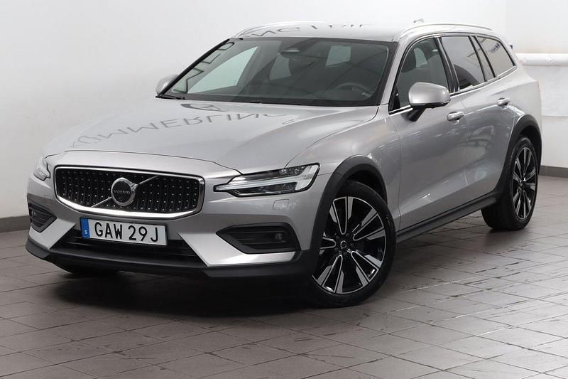 Silver Begagnad 2023 Volvo V60 CC Plus Kombi | 424 900 kr (Marknadspris) - Bild 1/4