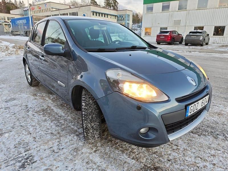 Begagnad Renault Clio IV 75 HK (55 kW) 2012 Blågrå