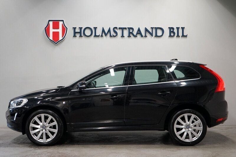 Svart Begagnad 2015 Volvo XC60 Ocean Race SUV | 219 900 kr (Marknadspris) - Bild 1/4