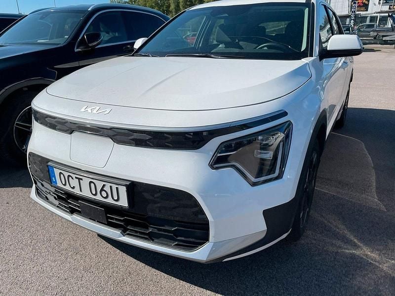Vit Begagnad 2024 Kia e-Niro 2 SUV | 365 000 kr (Dyr) - Bild 1/2