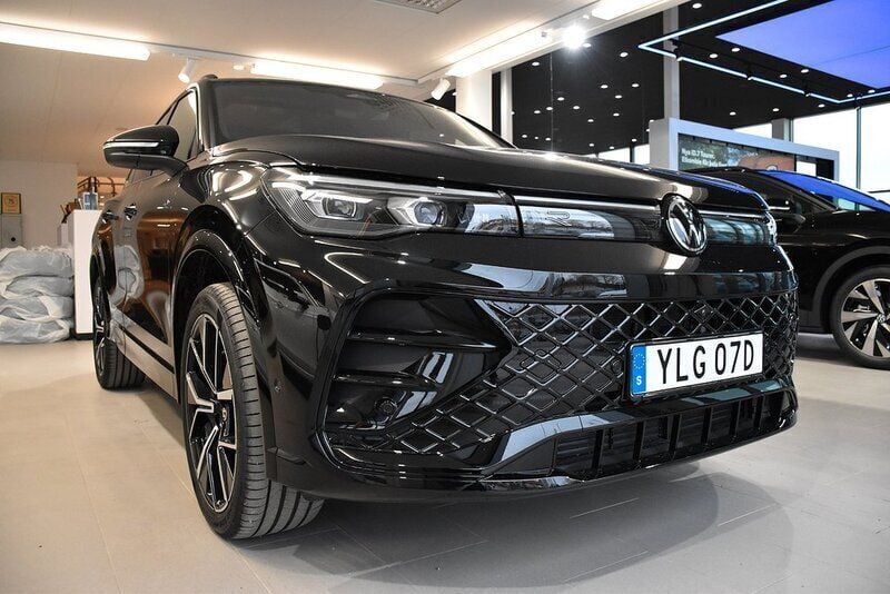 Begagnad VW Tiguan R-line Edition 194 HK (142 kW) 2025 Svart SUV