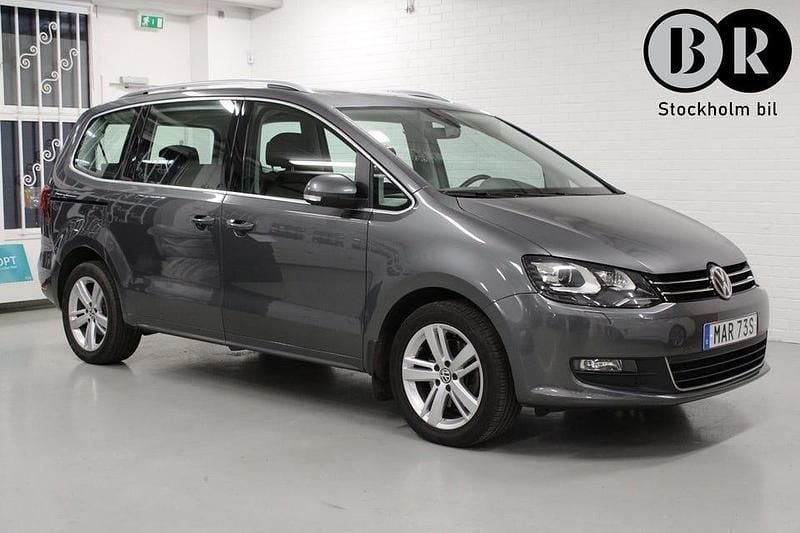 Begagnad VW Sharan 150 HK (110 kW) 2022 Grå Minibuss