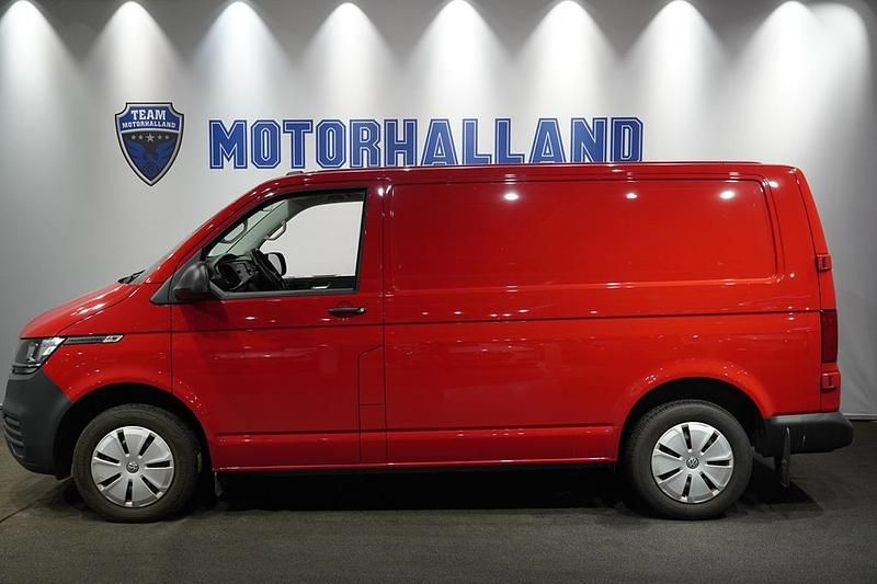 Röd Begagnad 2023 VW Transporter Van | 379 900 kr - Bild 1/4