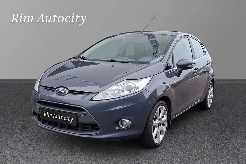 Begagnad Ford Fiesta Titanium 69 HK (50 kW) 2011 Grå Halvkombi