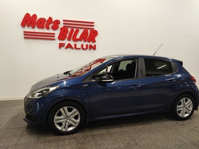 Mörkblå Begagnad 2017 Peugeot 208 Active Halvkombi | 89 900 kr (Marknadspris) - Bild 1/4