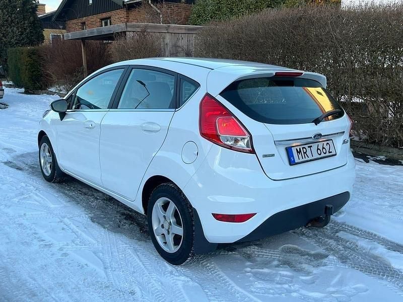 Begagnad Ford Fiesta 100 HK (73 kW) 2015