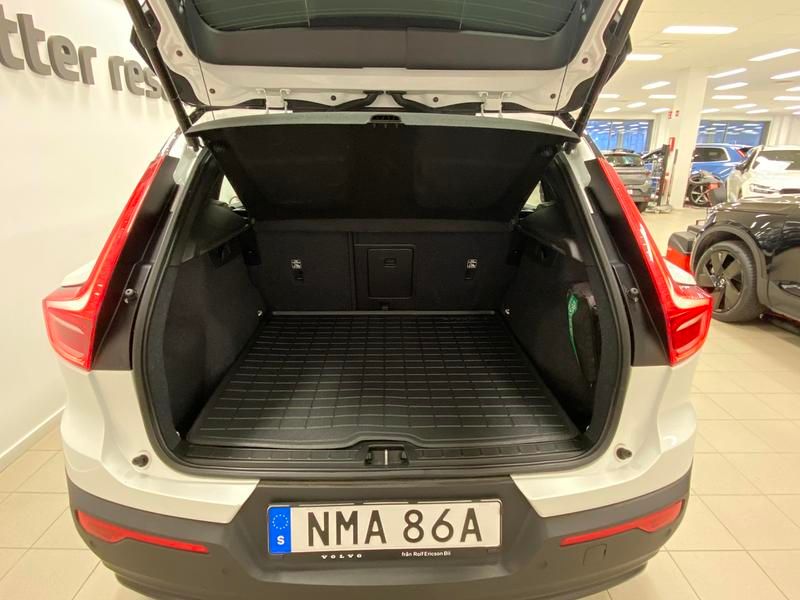 Begagnad Volvo XC40 Single Motor 175 kW (238 HK) 2023 Vit SUV