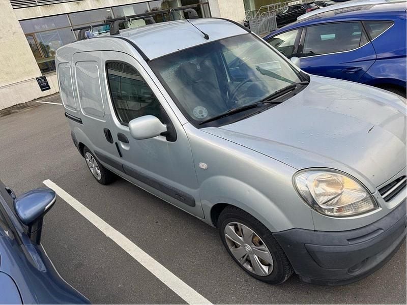 Grå Begagnad 2007 Nissan Kubistar | 32 000 kr - Bild 1/4