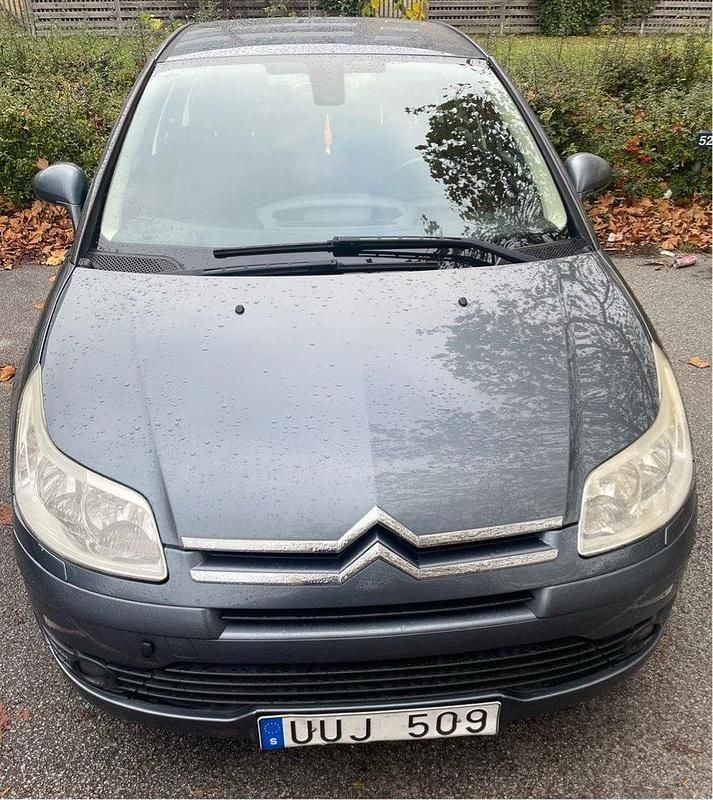 Grå Begagnad 2008 Citroën C4 Halvkombi | 21 500 kr (Marknadspris) - Bild 1/4