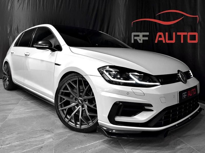Ljusgrå Begagnad 2017 VW Golf VII R Halvkombi | 294 900 kr - Bild 1/4