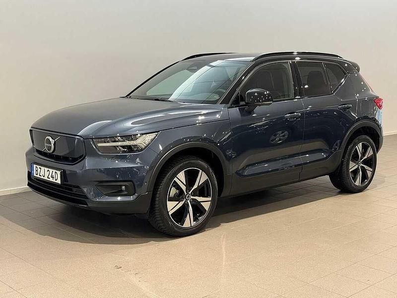 Mörkblå Begagnad 2022 Volvo XC40 Pro SUV | 349 500 kr - Bild 1/4