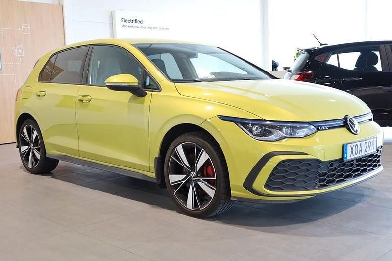 Begagnad VW Golf VIII GTE 245 HK (180 kW) 2020 Gul Halvkombi