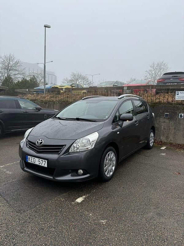 Begagnad Toyota Verso 147 HK (108 kW) 2009 Minibuss