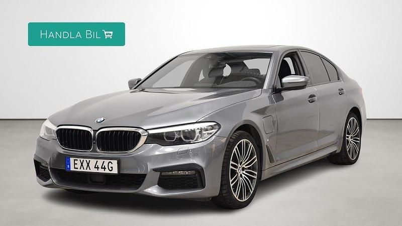 Blå Begagnad 2020 BMW 530 iPerformance | 259 900 kr - Bild 1/4