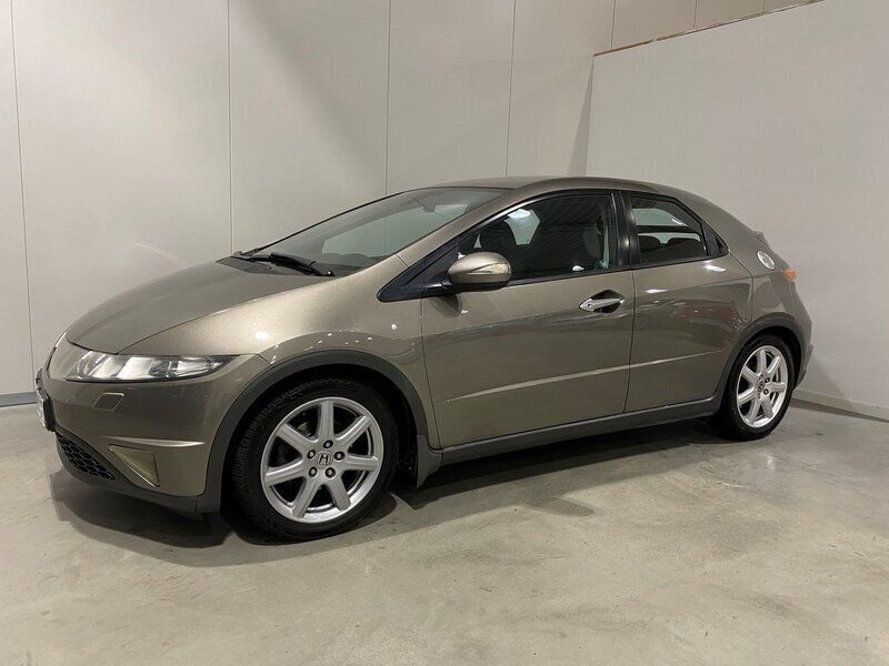 Mörkgrå Begagnad 2006 Honda Civic Sport Halvkombi | 64 900 kr (Lite dyr) - Bild 1/4