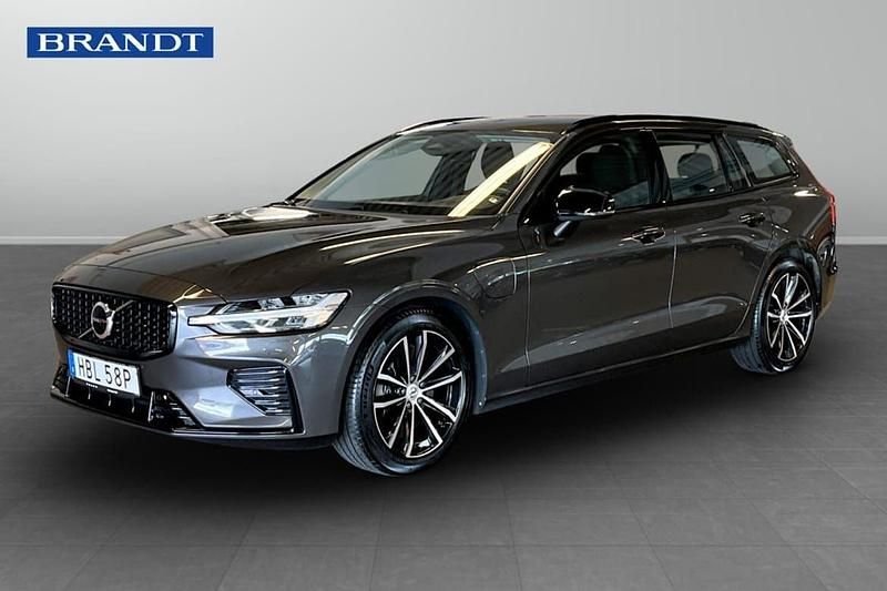 Grå Begagnad 2025 Volvo V60 Plus Kombi | 499 900 kr (Lite dyr) - Bild 1/4