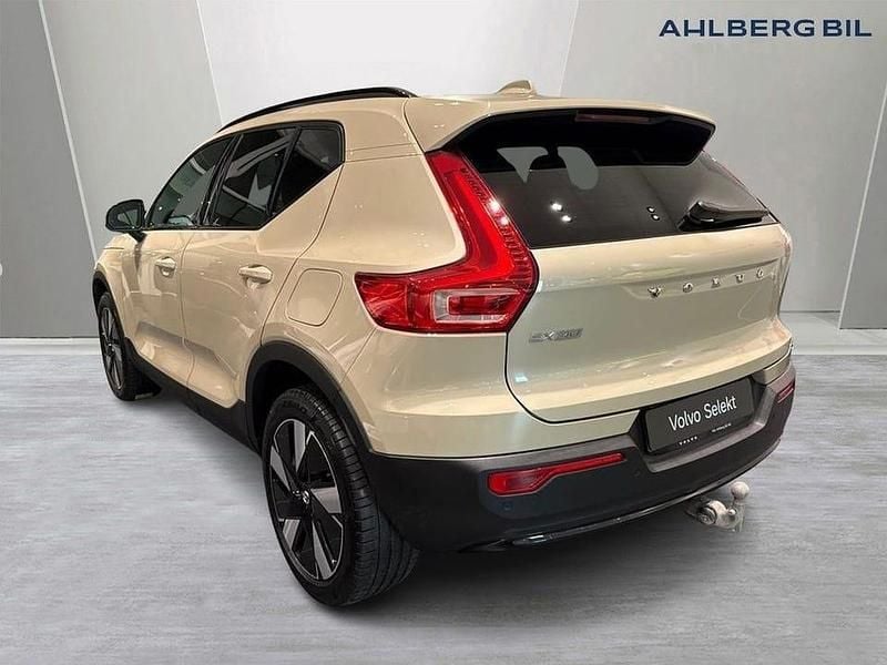 Begagnad Volvo EX40 Plus 188 kW (256 HK) 2024 Ljusbrun SUV