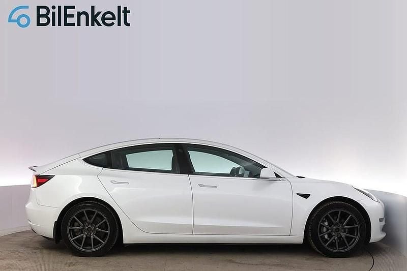 Begagnad Tesla Model 3 324 kW (441 HK) 2019 Vit Sedan