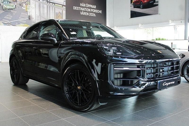 Svart (chromite black metallic) Ny 2025 Porsche Cayenne SUV | 1 543 800 kr (Marknadspris) - Bild 1/4