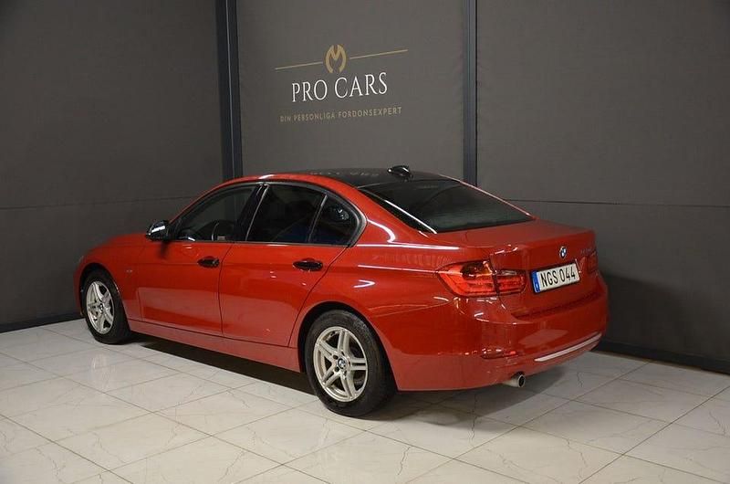 Röd Begagnad 2013 BMW 320 Sedan | 114 500 kr (Bra pris) - Bild 1/4