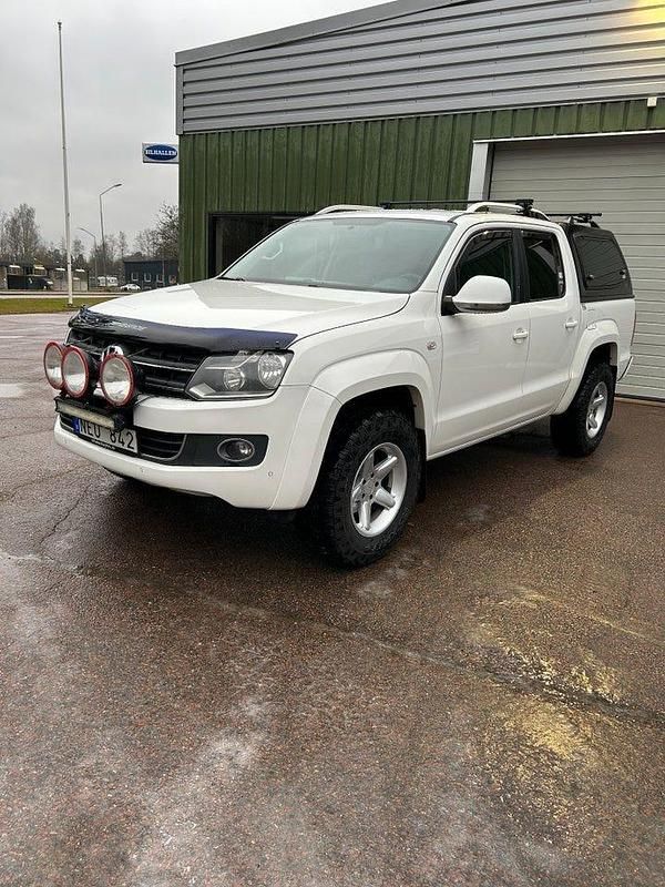 Vit Begagnad 2013 VW Amarok Highline Pickup | 129 900 kr - Bild 1/4