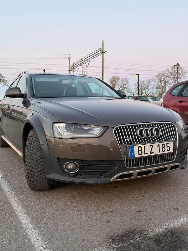 Mörkbrun metallic Begagnad 2015 Audi A4 Allroad Kombi | 149 000 kr (Marknadspris) - Bild 1/4