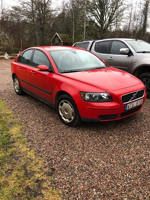 Begagnad 2005 Volvo S40 Sedan | 27 000 kr (Marknadspris) - Bild 1/4
