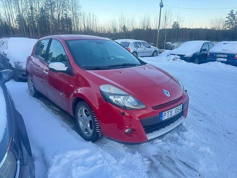 Begagnad 2010 Renault Clio II | 36 000 kr (Marknadspris) - Bild 1/4