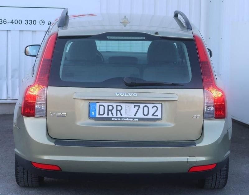 Begagnad Volvo V50 Kinetic 146 HK (107 kW) 2008 Grön Kombi