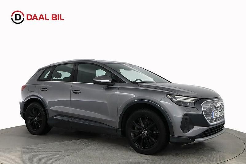 Begagnad Audi Q4 e-tron Advanced 219 kW (299 HK) 2023 Grå SUV