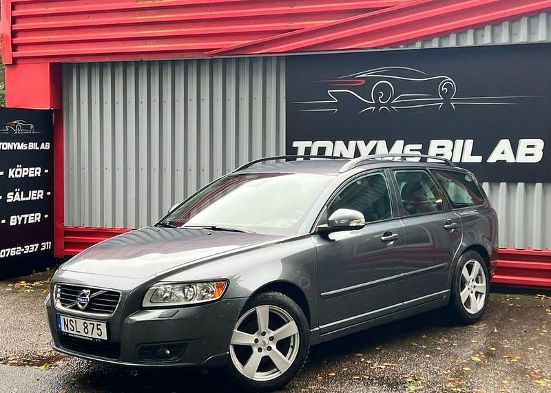 Grå Begagnad 2011 Volvo V50 Kinetic Kombi | 56 900 kr (Bra pris) - Bild 1/4