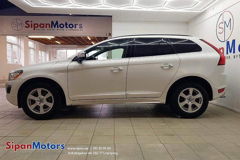 Begagnad Volvo XC60 R-Design 163 HK (119 kW) 2013 Vit SUV