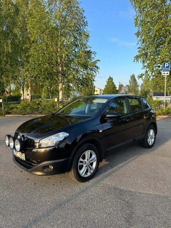 Svart Begagnad 2014 Nissan Qashqai SUV | 115 000 kr (Superpris) - Bild 1/4