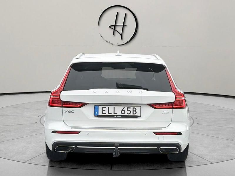 Begagnad Volvo V60 Inscription 253 HK (186 kW) 2021 Vit Kombi