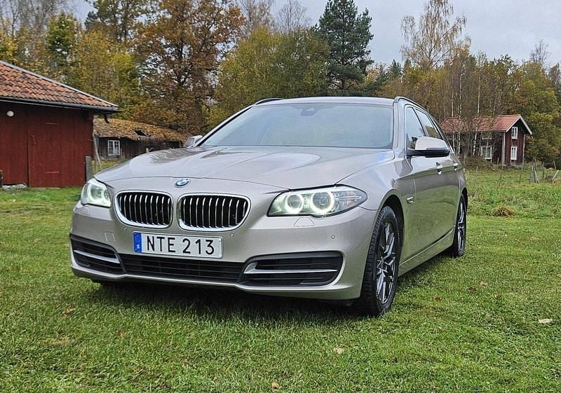 Silver Begagnad 2015 BMW 520 Kombi | 160 000 kr (Marknadspris) - Bild 1/4
